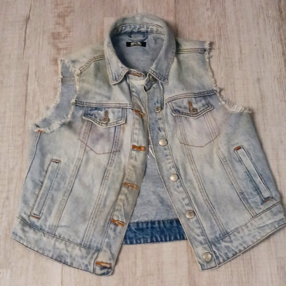 Miss Me Acid Washed flower embroidered cutoff jacket